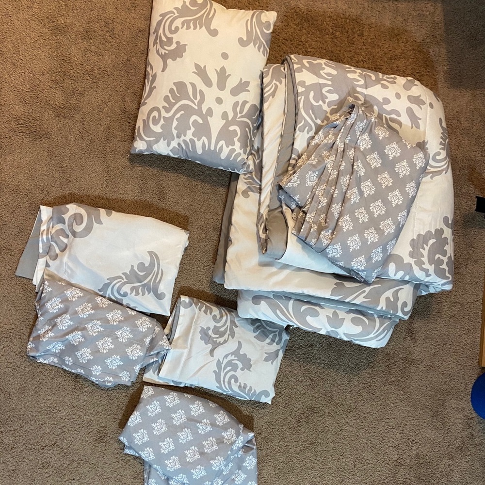 Full size bed set